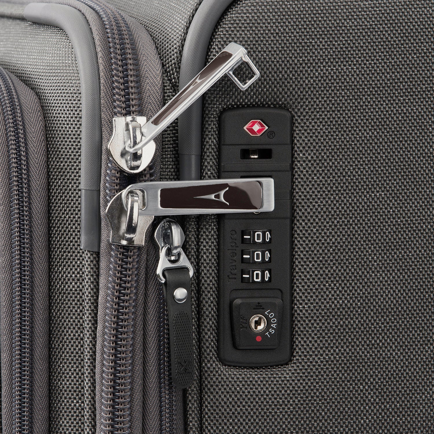 Platinum® Elite Large Check-In Spinner